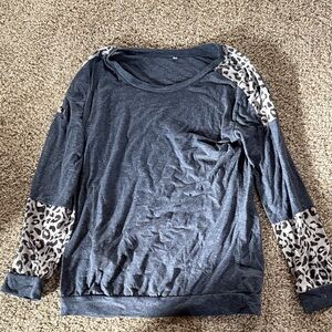Stylish Gray Leopard Print Women's Top